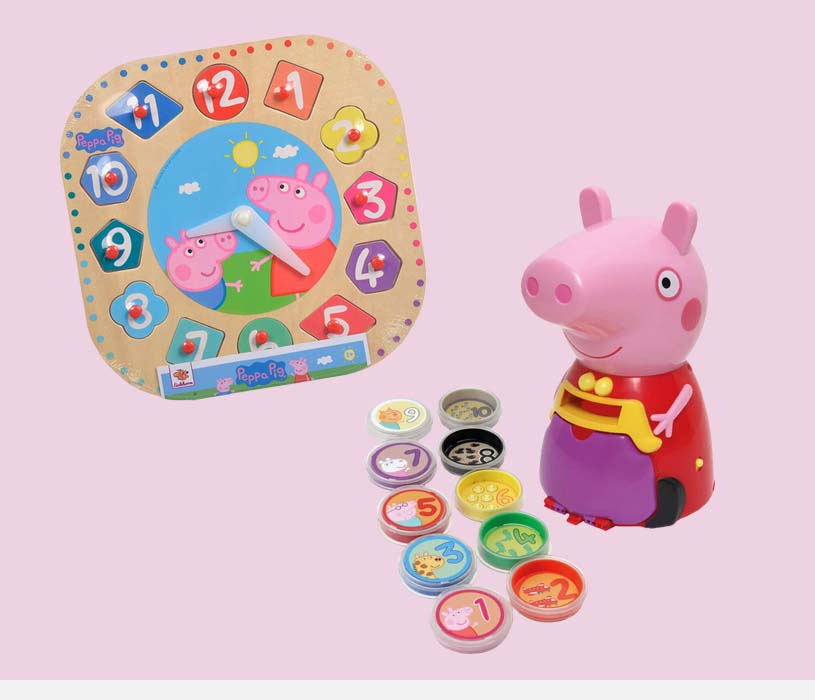 Lekesett med treklokke og Peppa Gris-figur med fargerike spillebrikker.