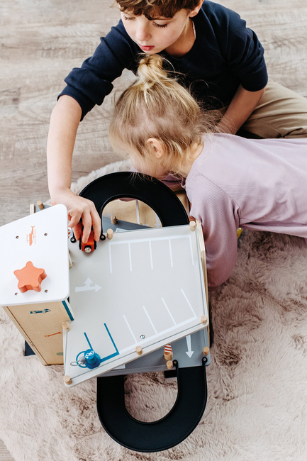 Small Foot Bilgarasje med To Biler