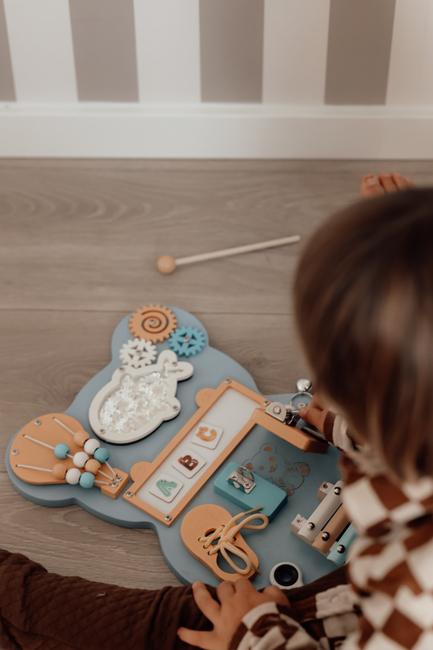 Hemmingsen Kids Mini Aktivitetstavle med Spilledåse