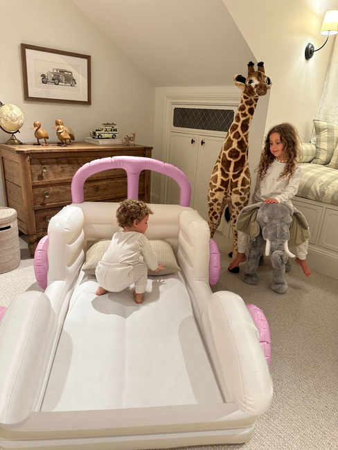 SUNNYLiFE  Oppblåsbar Barneseng, Summer Van Candy