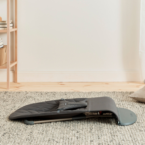 BabyBjörn Bliss Vippestol Vevet Bladmønstret Quilt, Antrasitt
