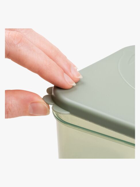 Done By Deer Matbokser Elphee, Green