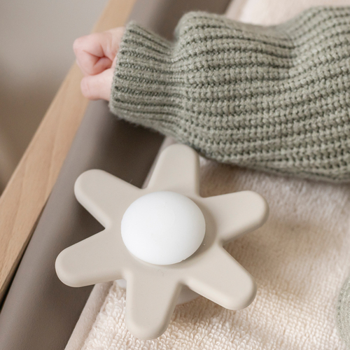 Nattou Soft Silicone Spinner med Sugekopp, Clay