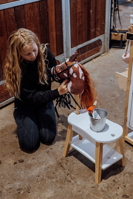 byASTRUP Røktestasjon til 2 Kjepphester