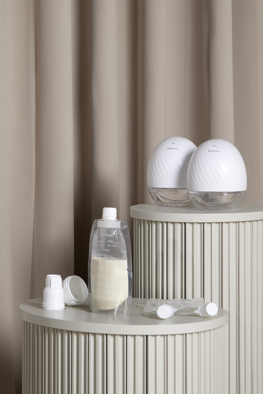 Beemoo CARE Wearable Elektrisk Brystpumpe Dobbel inkl. Brystmelkposer 180 ml 30-pack