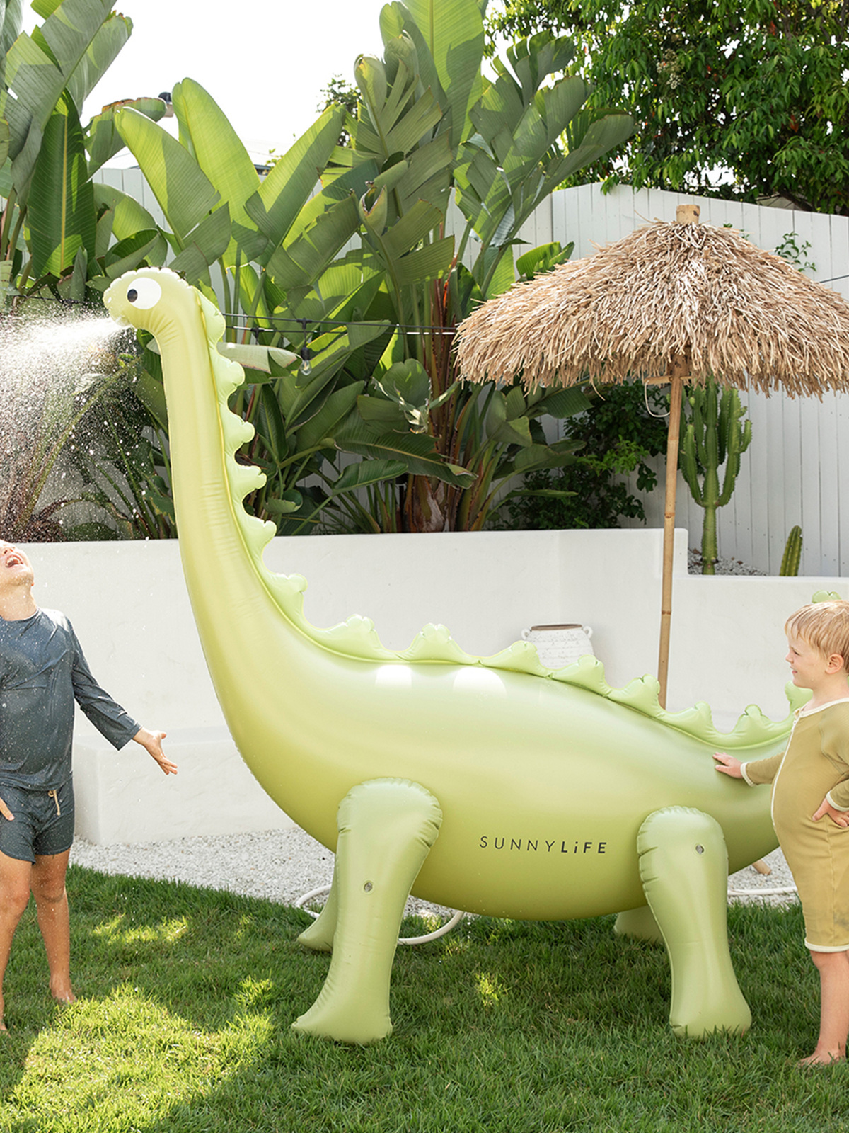 SUNNYLiFE Giant Dino  Oppblåsbar Sprinkler, Into the Wild Khaki