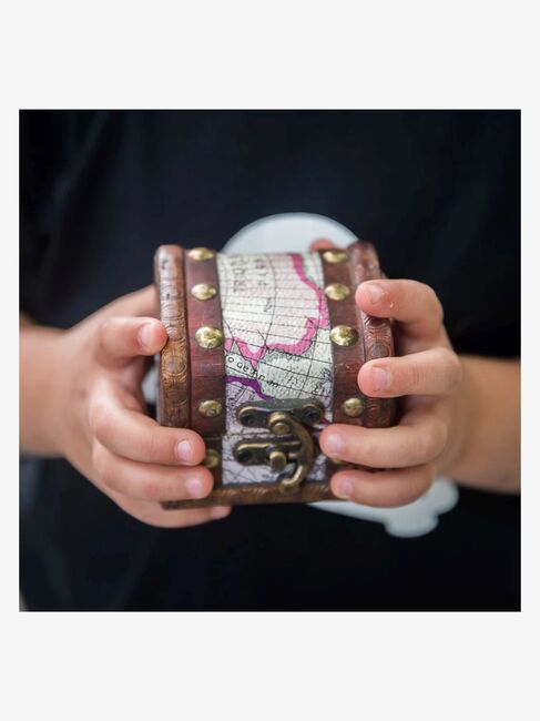 Den Goda Fen Pirate Skattkiste med Diamanter