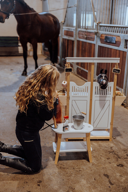 byASTRUP Røktestasjon til 2 Kjepphester