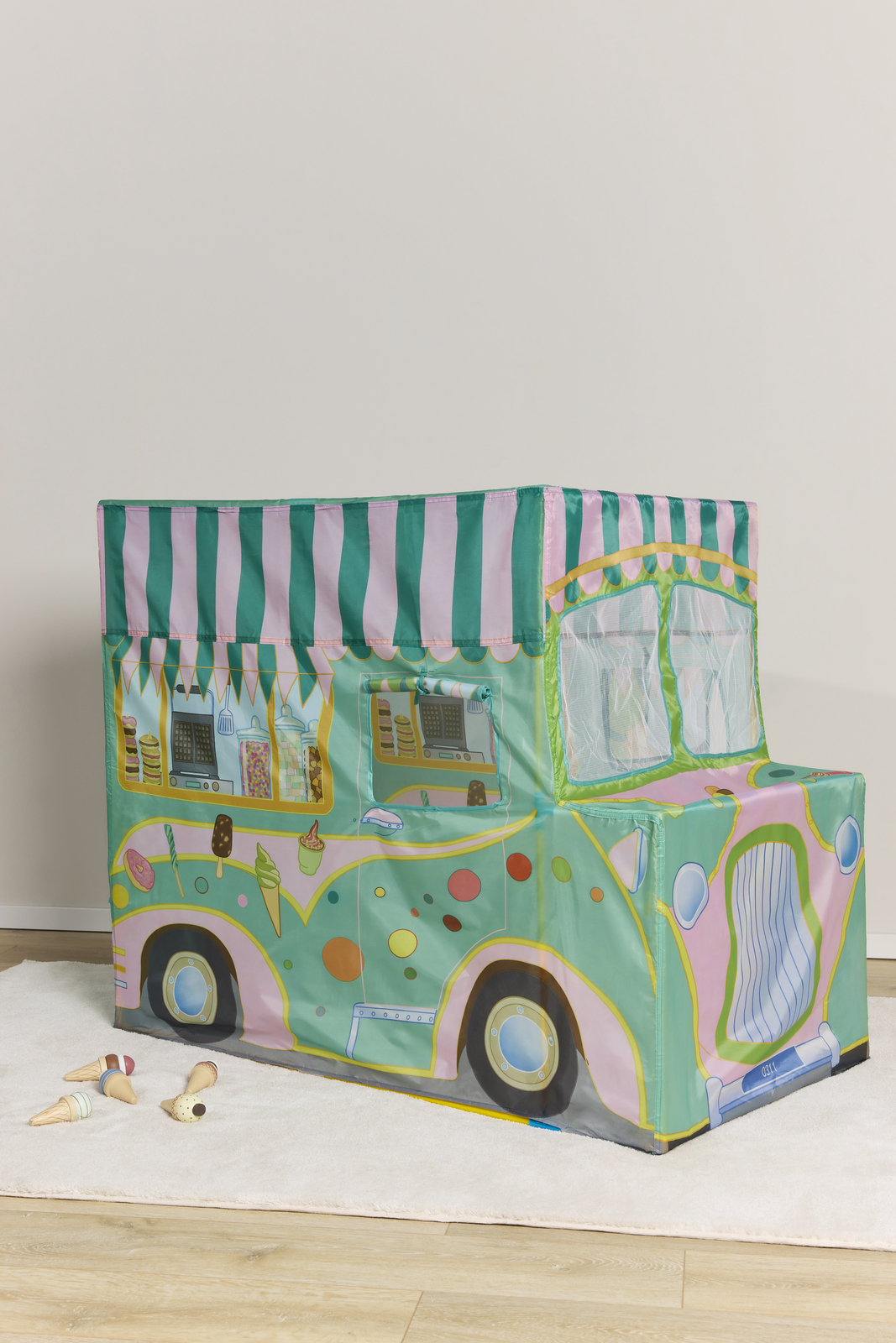 Cloudberry Castle Leketelt Isbil