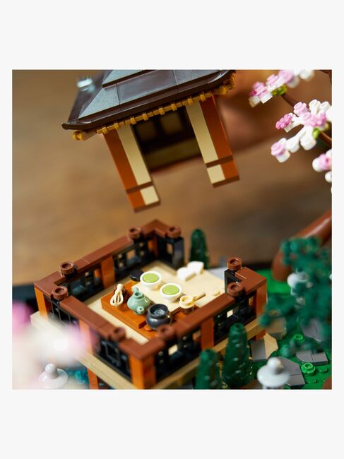 LEGO Icons 10315 Fredfylt hage