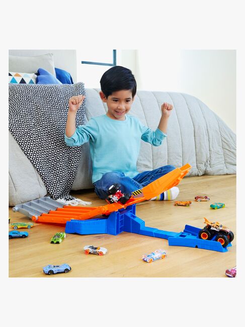 Hot Wheels Monster Trucks Racedown Demolition Bilbane