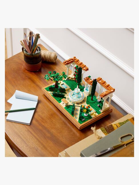 LEGO Icons 10359 Hage med fontene