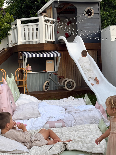 SUNNYLiFE  Oppblåsbar Barneseng, Monster Sage